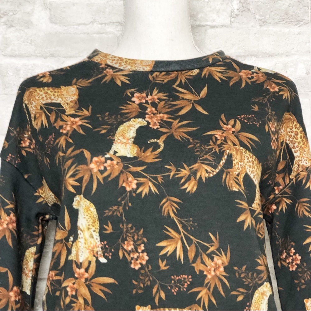 NWOT GENERATION LOVE Leopard Floral Animal Graphic Novelty Print Sweater Small - Picture 4 of 12